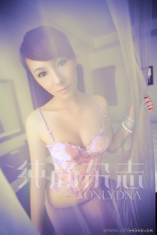 纯情尤物敏敏杂志封面写真(图2)