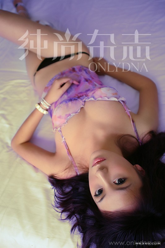 纯情尤物敏敏杂志封面写真(图3)