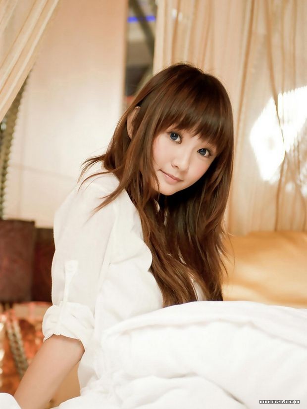 清纯气球女孩水汪汪大眼睛(图1)