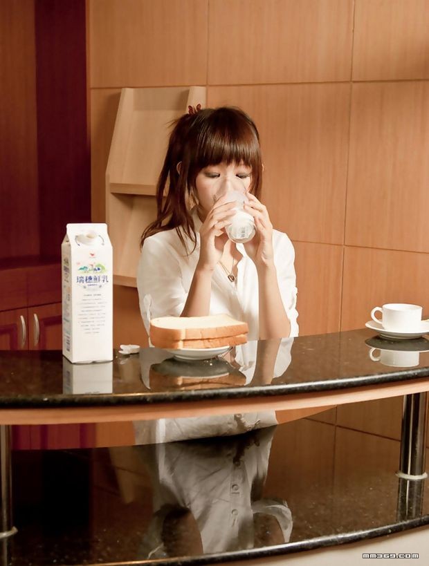 清纯气球女孩水汪汪大眼睛(图15)