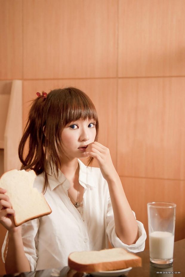 清纯气球女孩水汪汪大眼睛(图19)