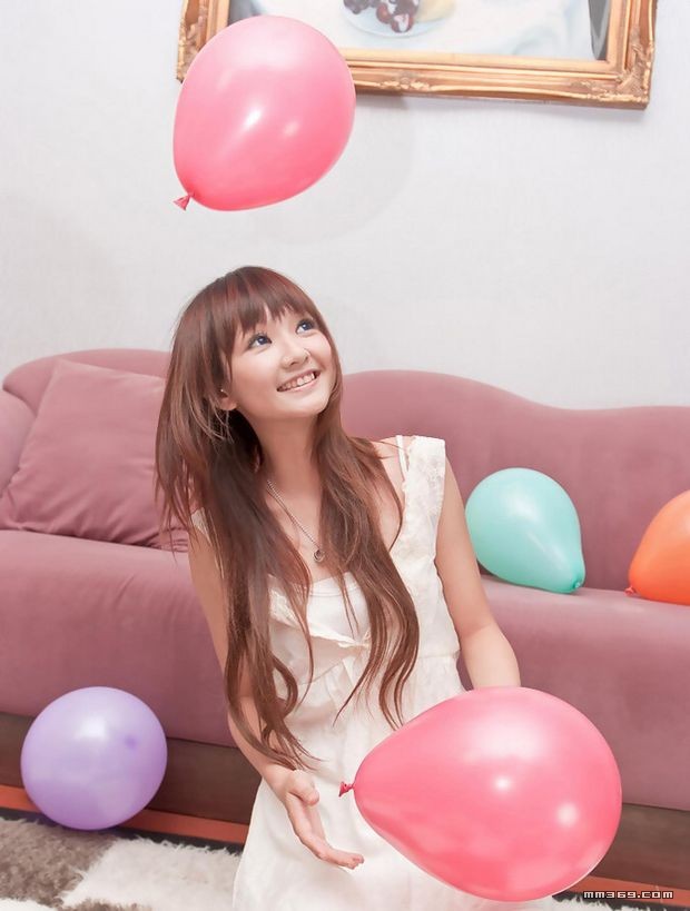 清纯气球女孩水汪汪大眼睛(图33)