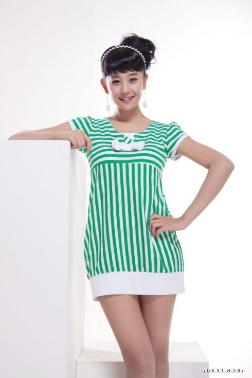 白皙90后少女纯真摄影(图4)