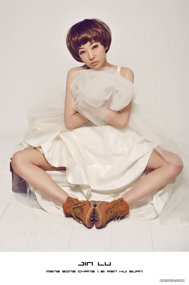 时尚可爱婚纱照有点小性感(图2)