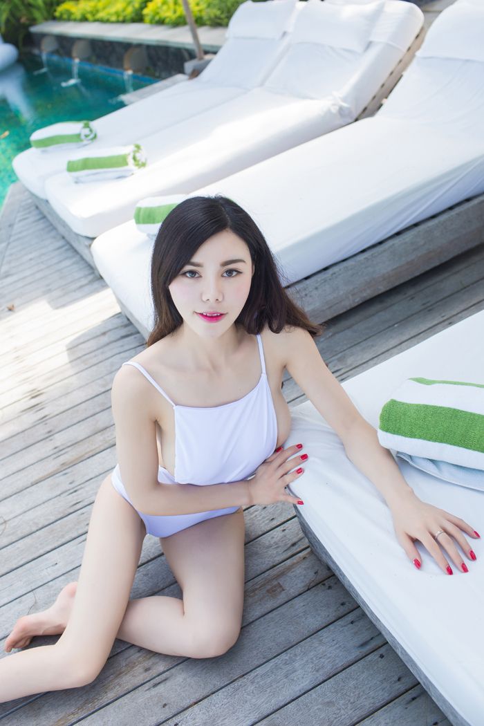 娇艳女神沈佳熹臀撅胸大衣少美感足(图44)