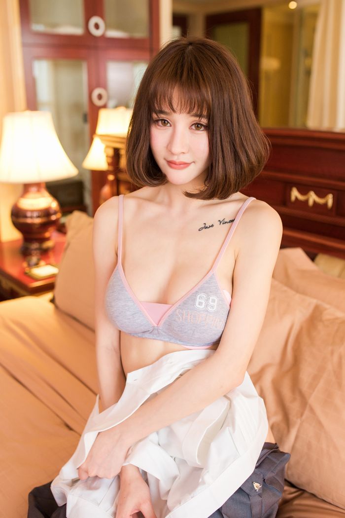 俏丽嫩模青树mm酥胸半露十分惊艳(图24)