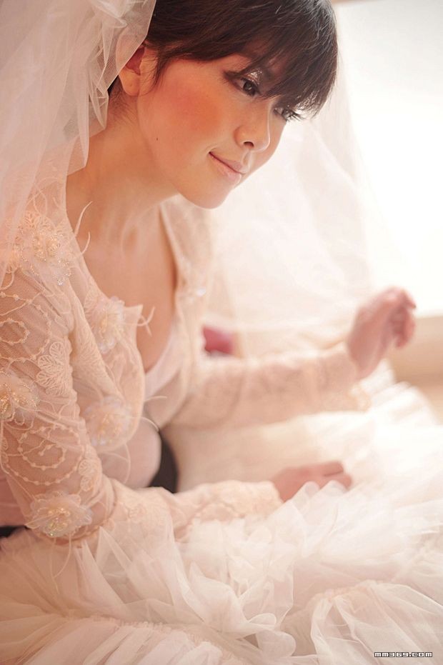 新派婚纱已触及性感底线(图15)