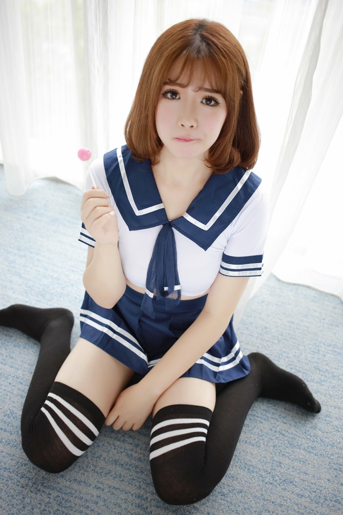 制服美女徐cake吃蛋糕双乳隐现迷死人(图10)