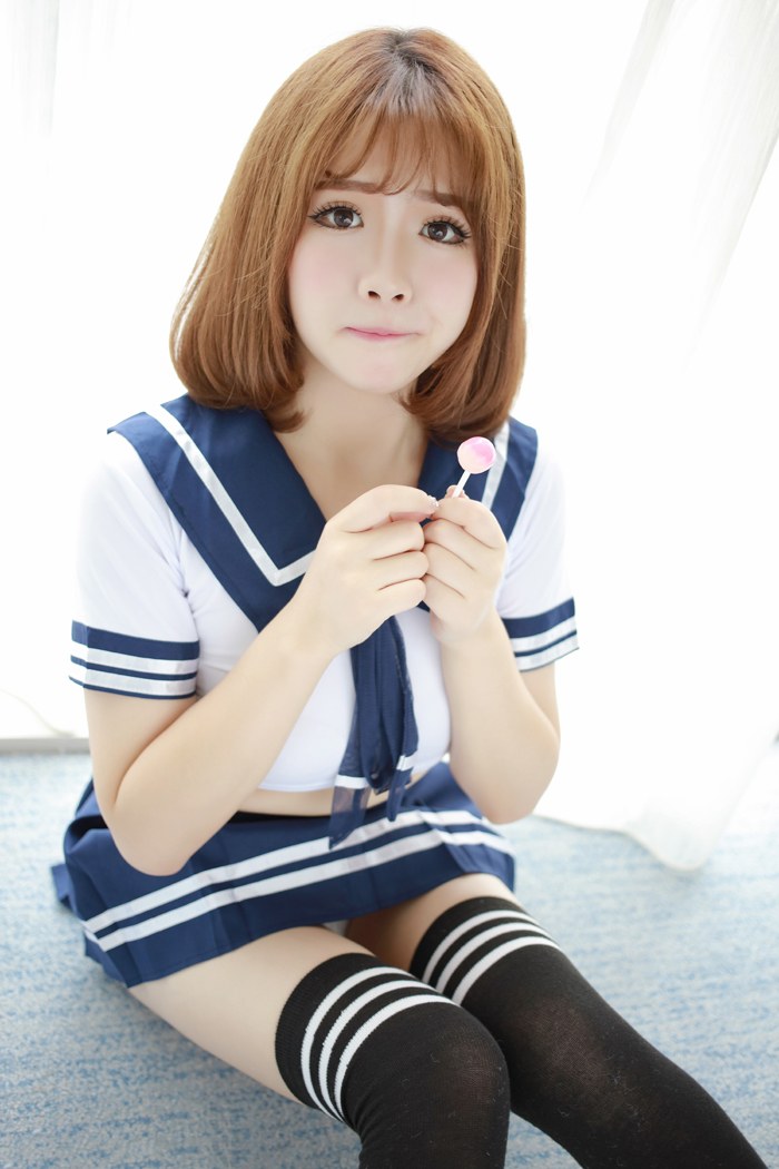 制服美女徐cake吃蛋糕双乳隐现迷死人(图11)