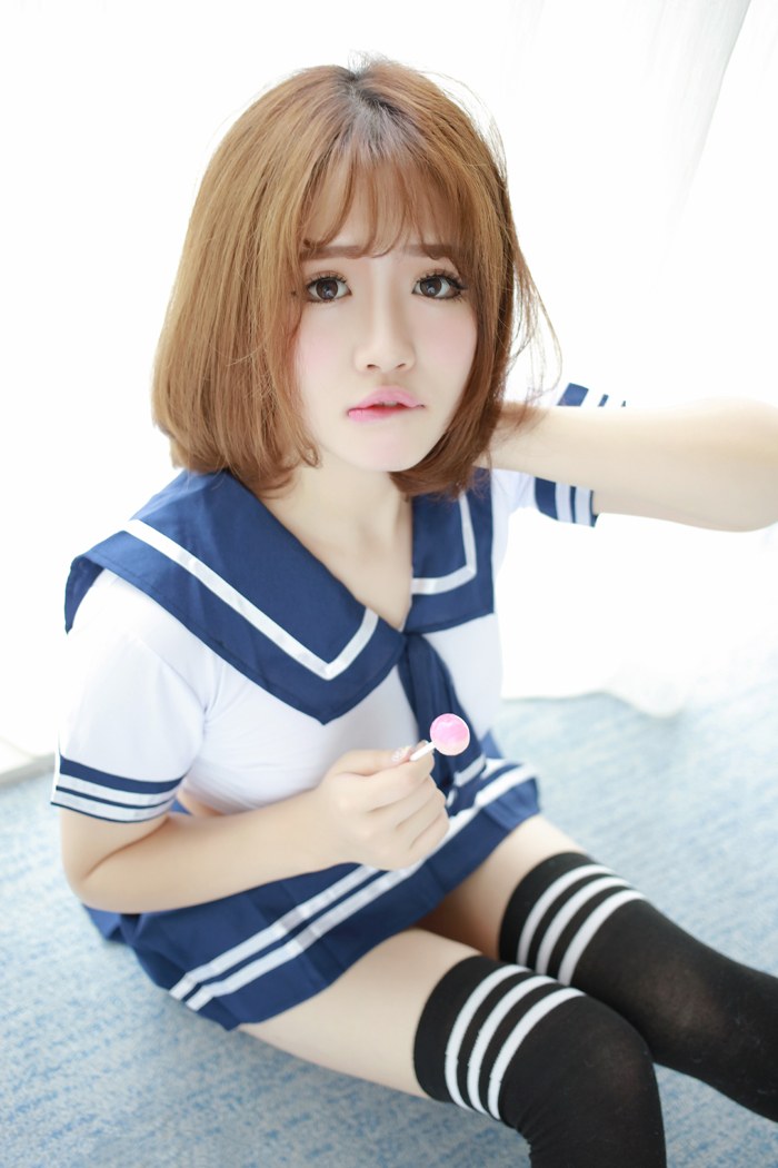 制服美女徐cake吃蛋糕双乳隐现迷死人(图14)