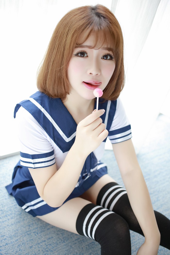 制服美女徐cake吃蛋糕双乳隐现迷死人(图16)