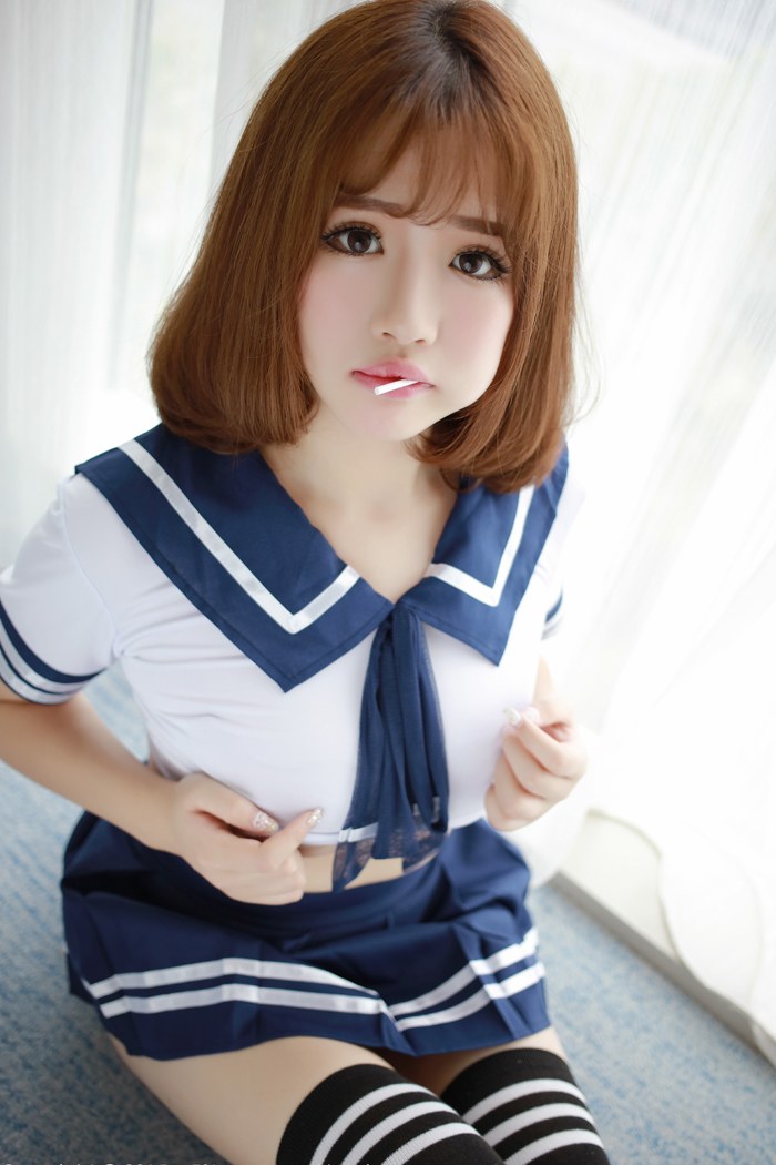 制服美女徐cake吃蛋糕双乳隐现迷死人(图20)