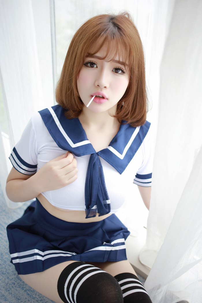 制服美女徐cake吃蛋糕双乳隐现迷死人(图21)