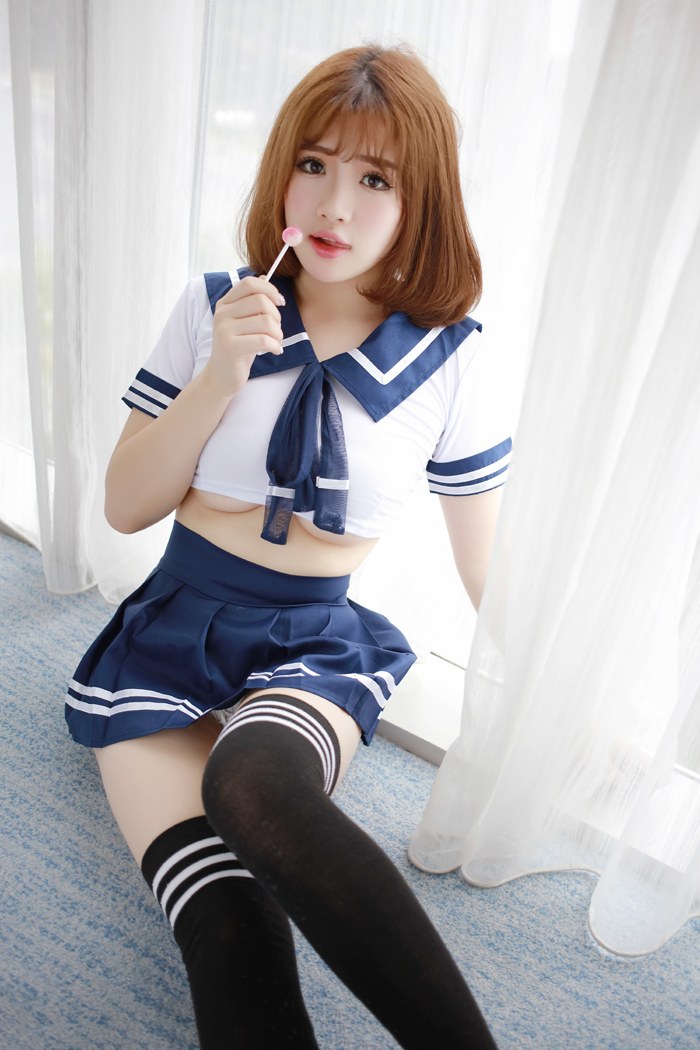 制服美女徐cake吃蛋糕双乳隐现迷死人(图23)