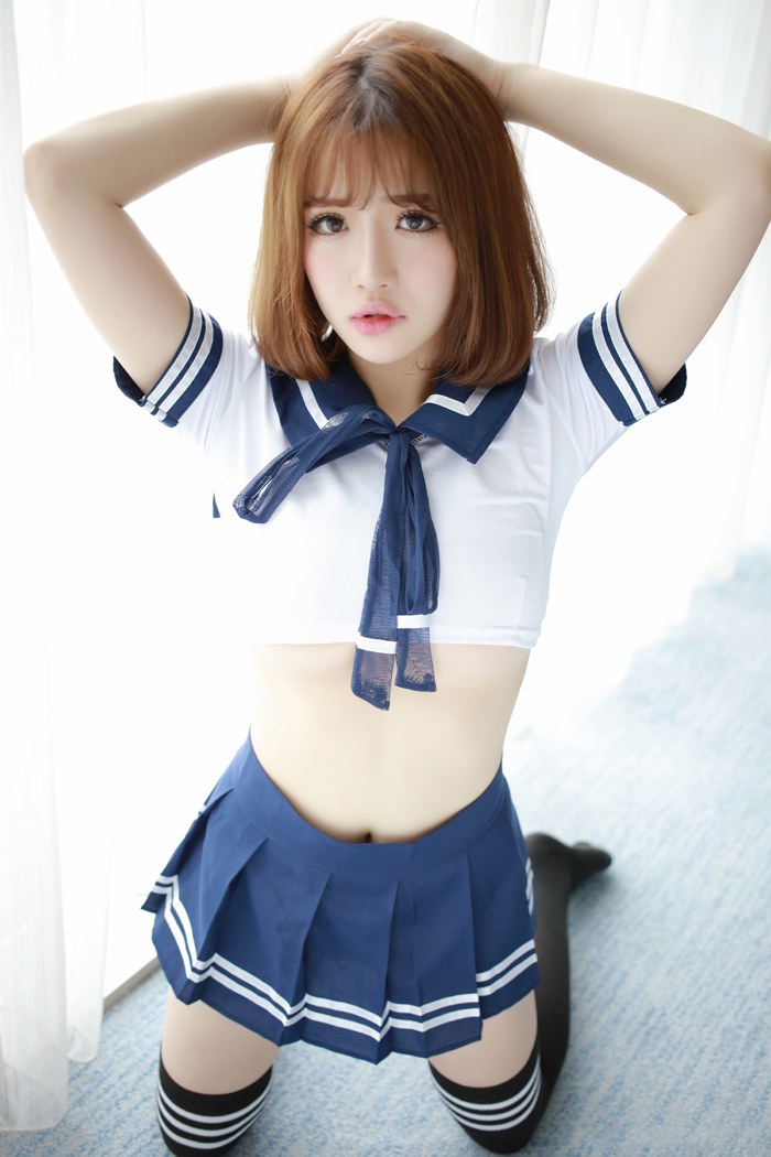 制服美女徐cake吃蛋糕双乳隐现迷死人(图26)