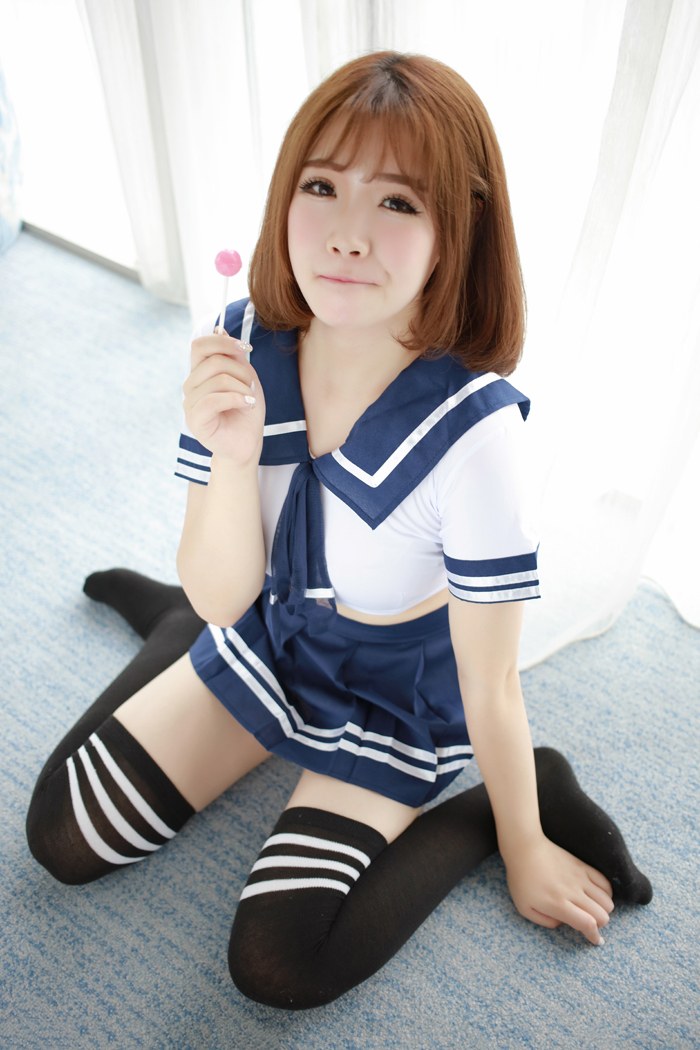 制服美女徐cake吃蛋糕双乳隐现迷死人(图8)