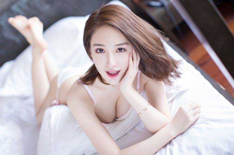 清纯少女刘奕宁Lynn酥胸覆白色内衣(图23)