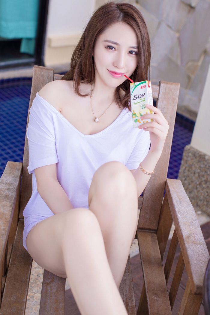 清纯少女刘奕宁Lynn酥胸覆白色内衣(图36)