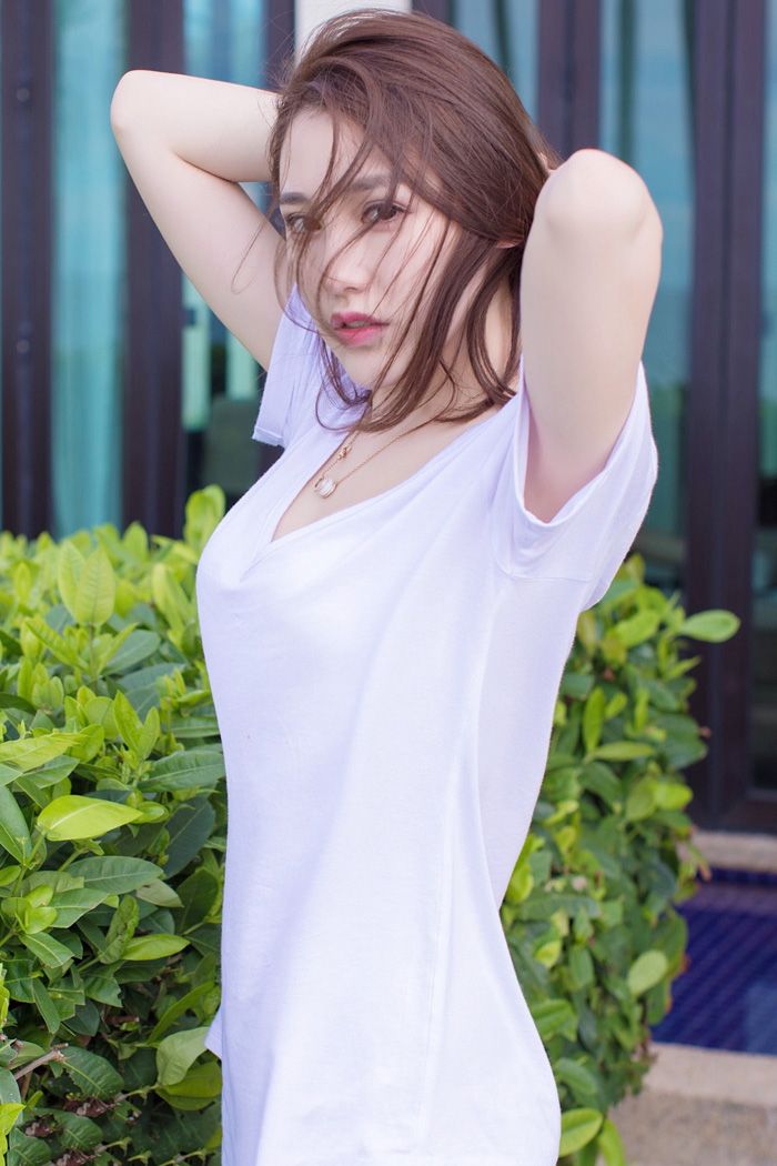 清纯少女刘奕宁Lynn酥胸覆白色内衣(图38)