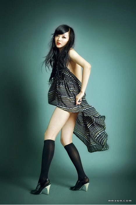 清纯性感混血美女个人写真(图4)