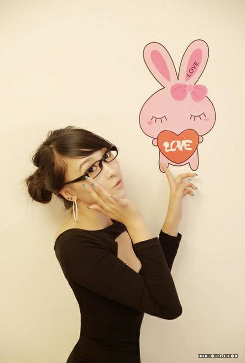 超可爱的气质美女百变写真(图5)