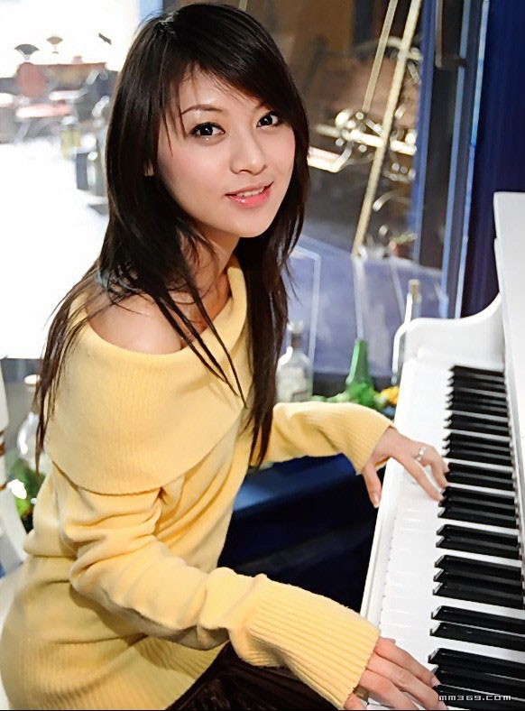 台湾靓丽清新的钢琴美女(图4)