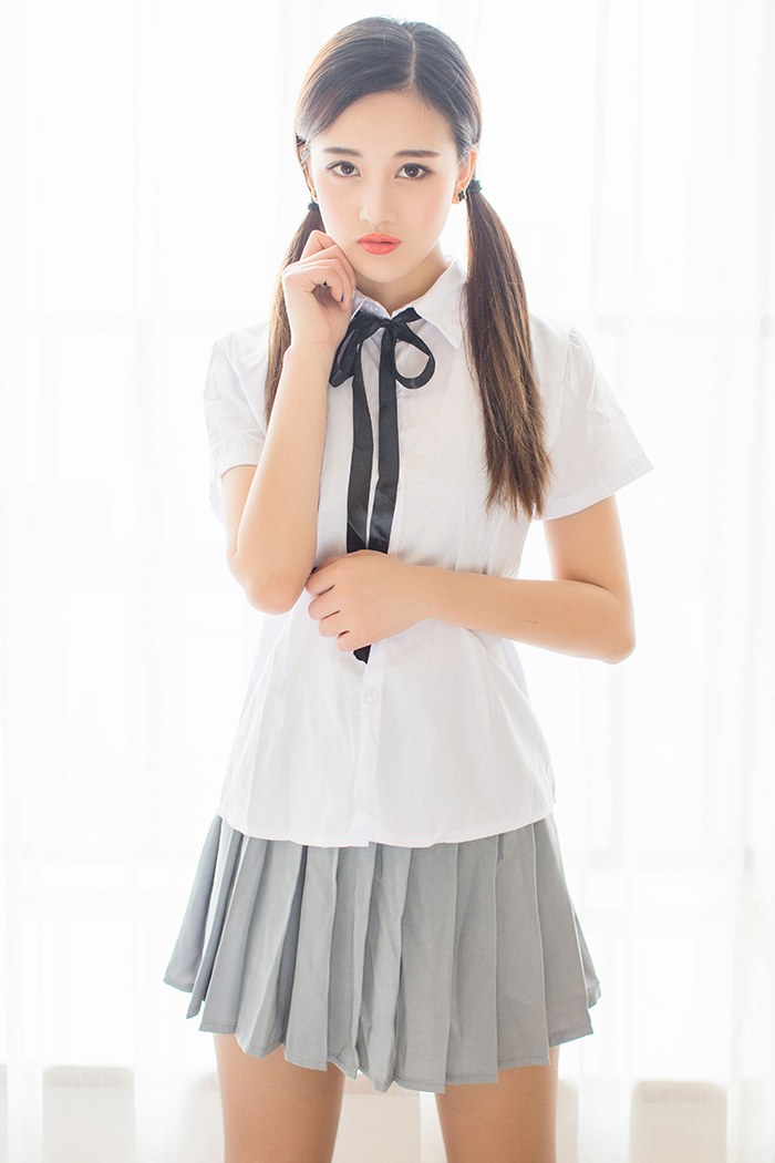 黑丝少女娜娜办公室OL女神范十足(图2)