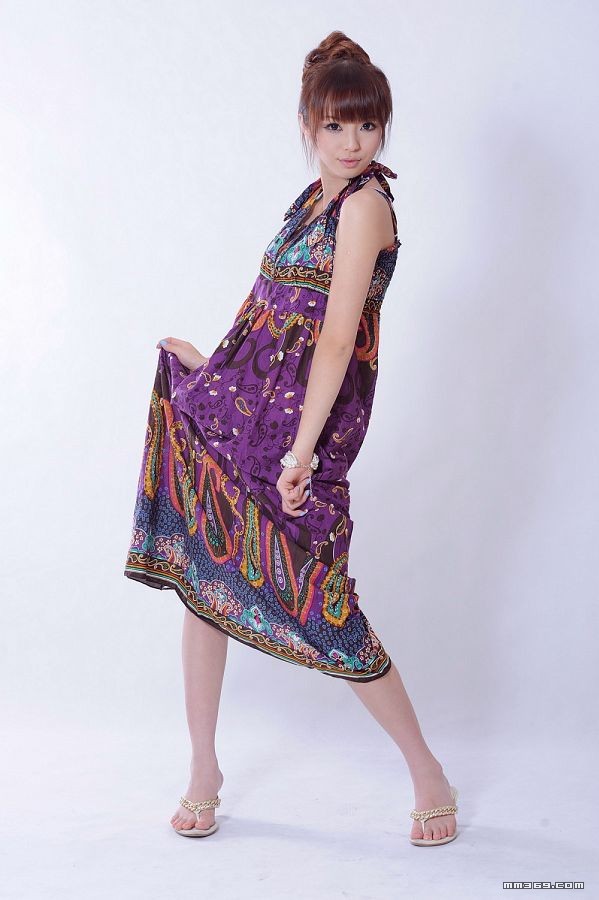 带点时尚味道的MM黄诗思(图3)