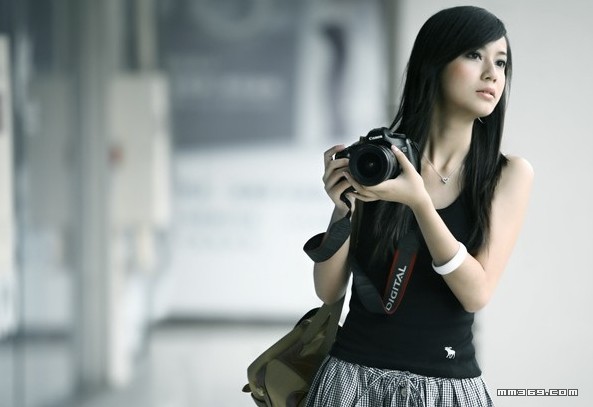 绝色美女摄影师的张望(图4)
