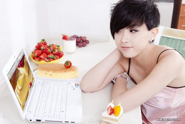 邻家短发女孩高清室内写真(图4)