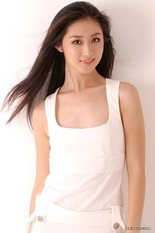 清新脱俗的办公室白领美女(图2)