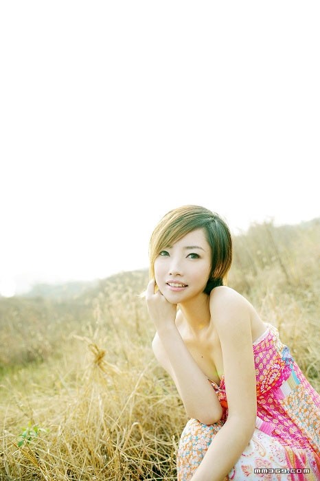 绝美少女的清凉绚丽夏装(图2)