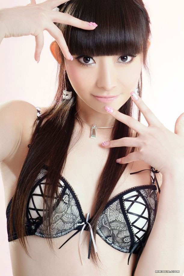 娃娃清纯气质混搭魔鬼身材(图10)