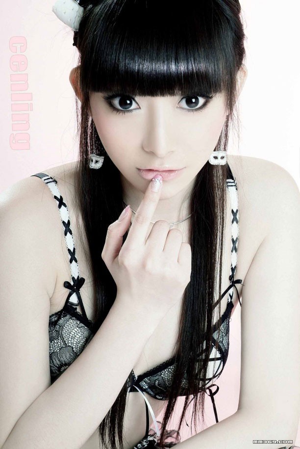 娃娃清纯气质混搭魔鬼身材(图5)