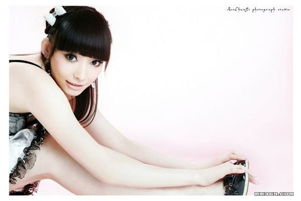 娃娃清纯气质混搭魔鬼身材(图6)