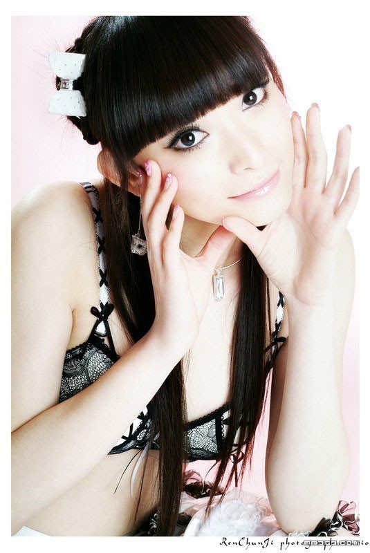 娃娃清纯气质混搭魔鬼身材(图8)