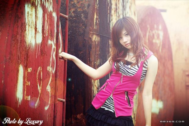 一脸清纯的红衣女孩(图3)