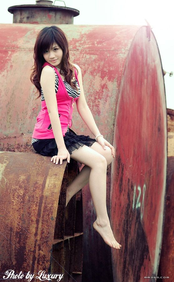 一脸清纯的红衣女孩(图5)