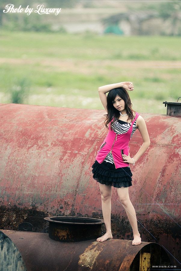 一脸清纯的红衣女孩(图6)