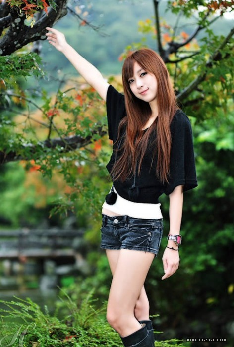 美丽的小薇，靓丽惊人(图2)