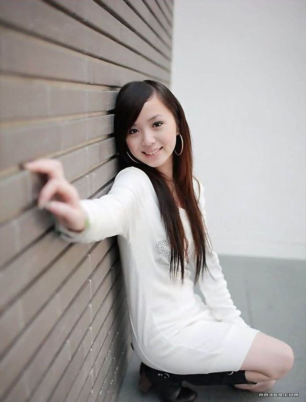 绝色长发美女清新写真(图2)
