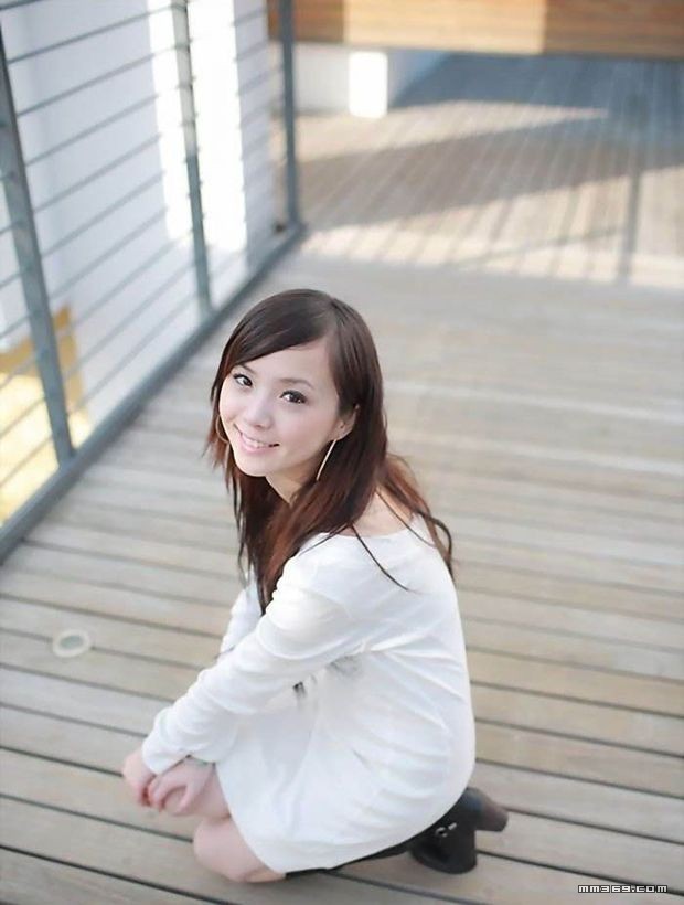 绝色长发美女清新写真(图5)