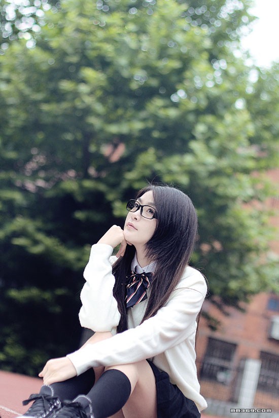 黑框眼镜美眉的沉思(图6)