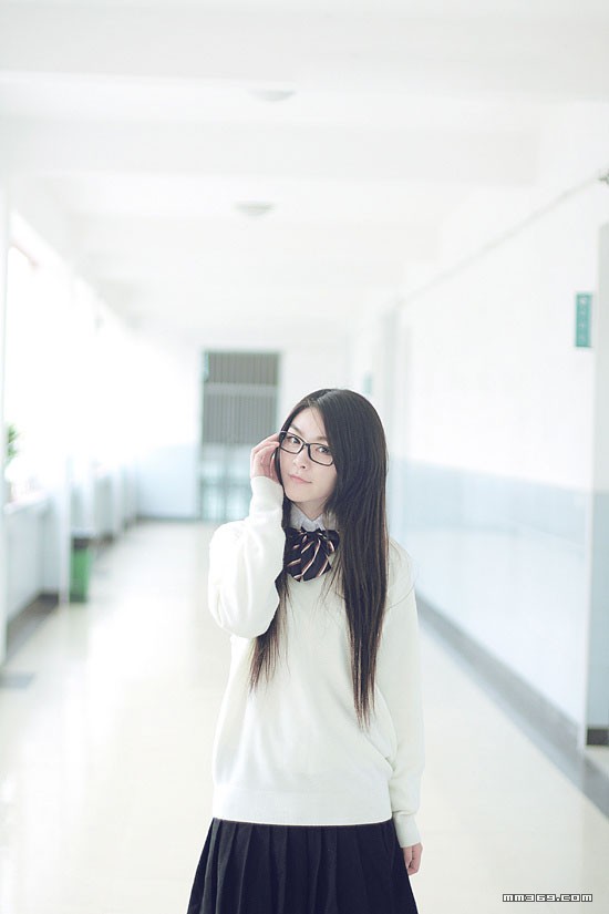 黑框眼镜美眉的沉思(图8)