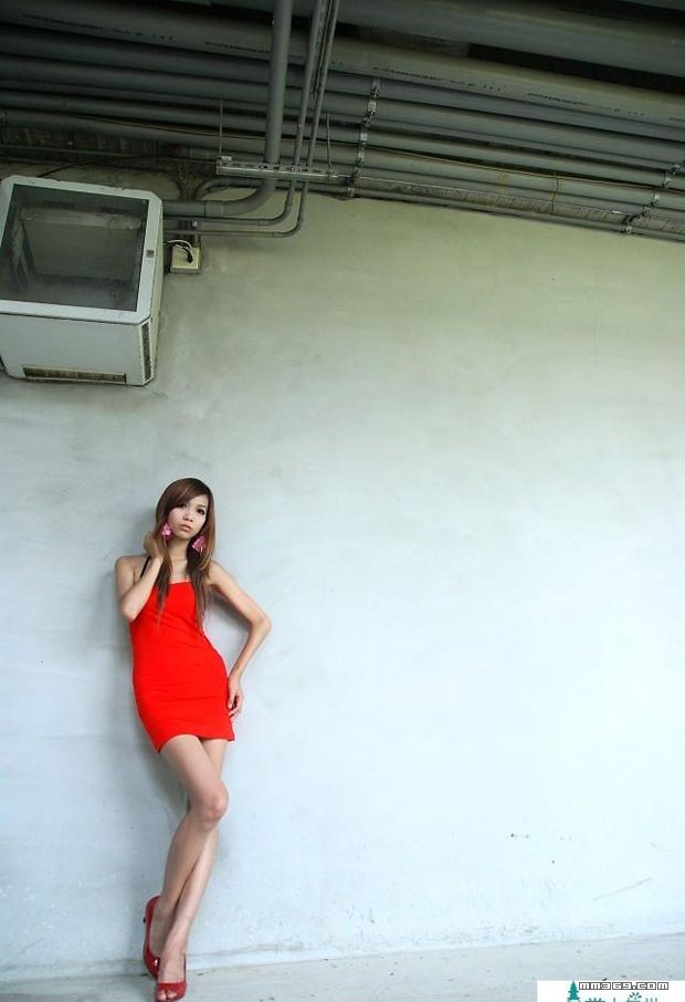 红裙超S身材模特琳琳(图3)