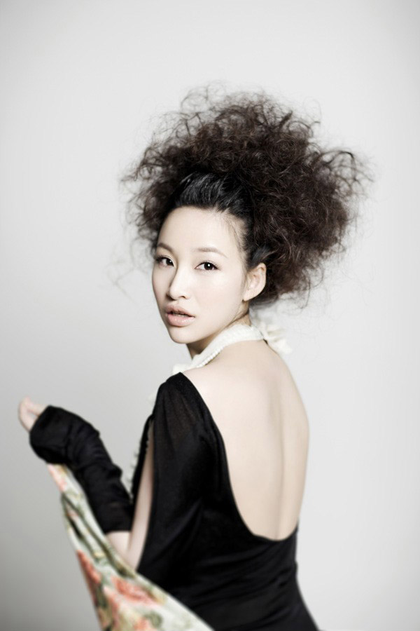 Ayawawa经典爆炸头写真(图2)