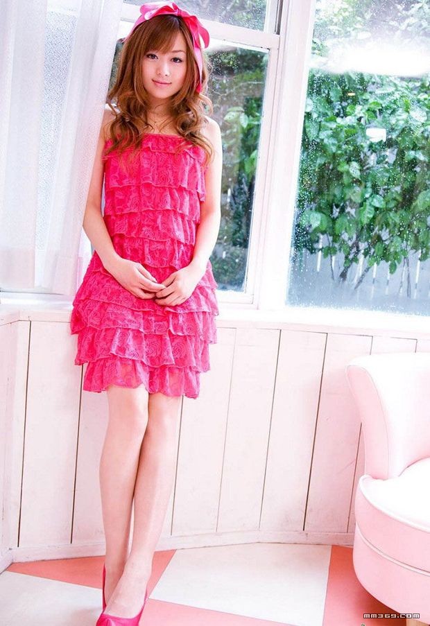 粉嫩小美女的多面性感(图4)