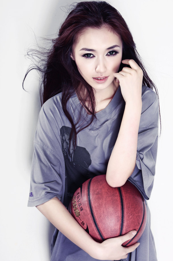 性感篮球宝贝 展示优美身材(图6)