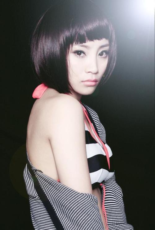 平面模特邵路雅被猫同化(图2)