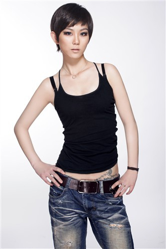 刘臻_依旧短发 依然美丽(图3)